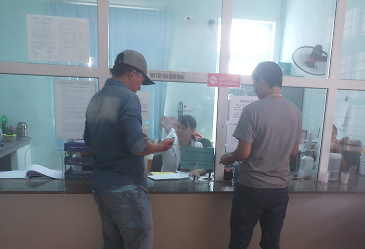 Bệnh nhân uống Methadone tại một cơ sở ở thành phố Đồng Hới