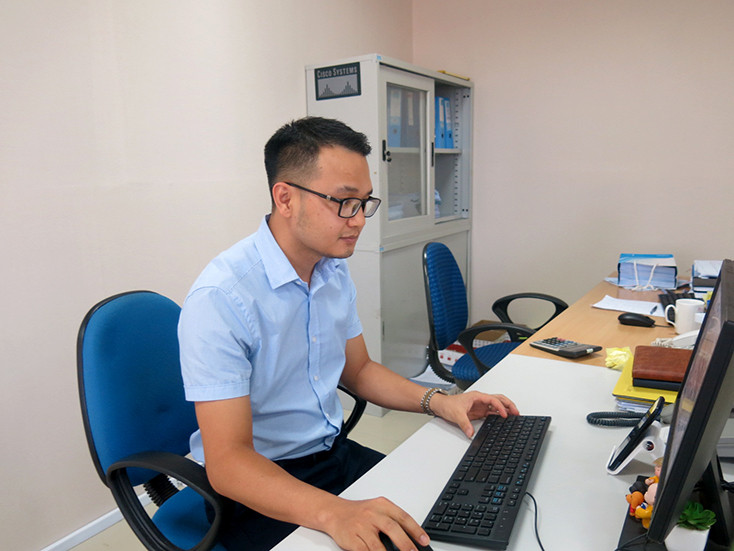 Kỹ sư trẻ Trần Hồ Minh Châu đã có nhiều sáng kiến có hiệu quả cho công việc.
