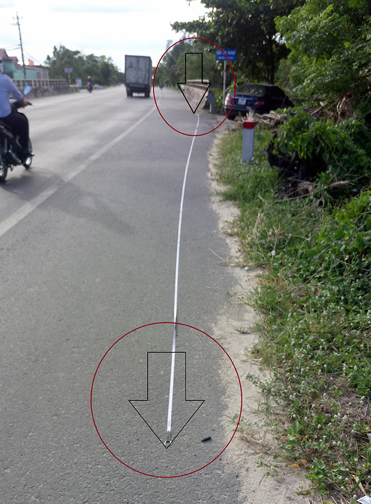 Đoạn quốc lộ 1A gần cầu Ba Ngoặt, thôn Thanh Tân, xã Thanh Thủy (Lệ Thủy) nơi xảy ra vụ TNGT thương tâm.  