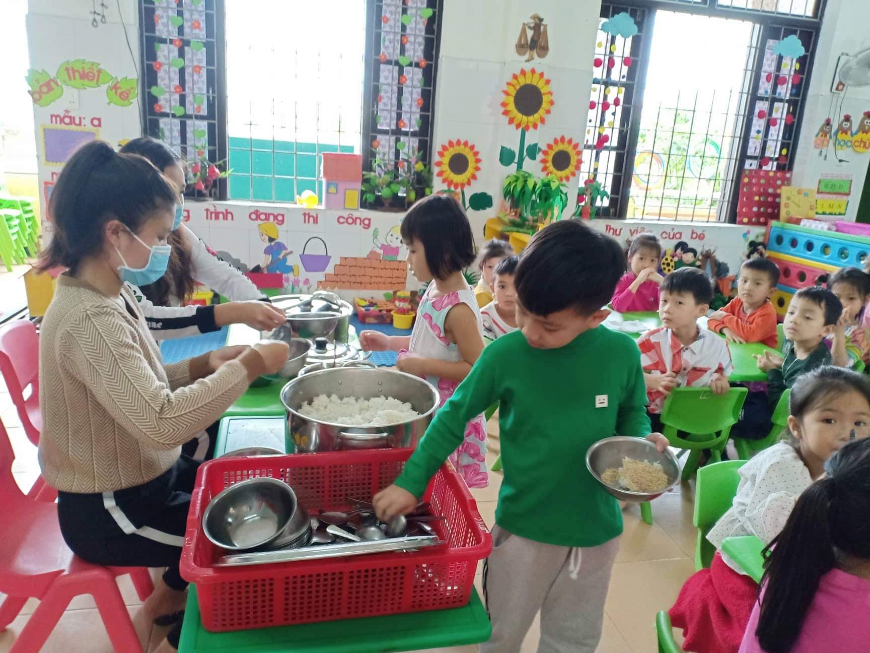 Qua kiểm tra cho thấy, hầu hết bếp ăn tập thể ở các trường mầm non đều bảo đảm các quy định về ATVSTP. 