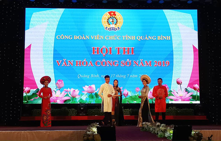 Phần thi áo dài
