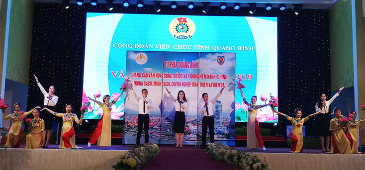 Phần thi chào hỏi