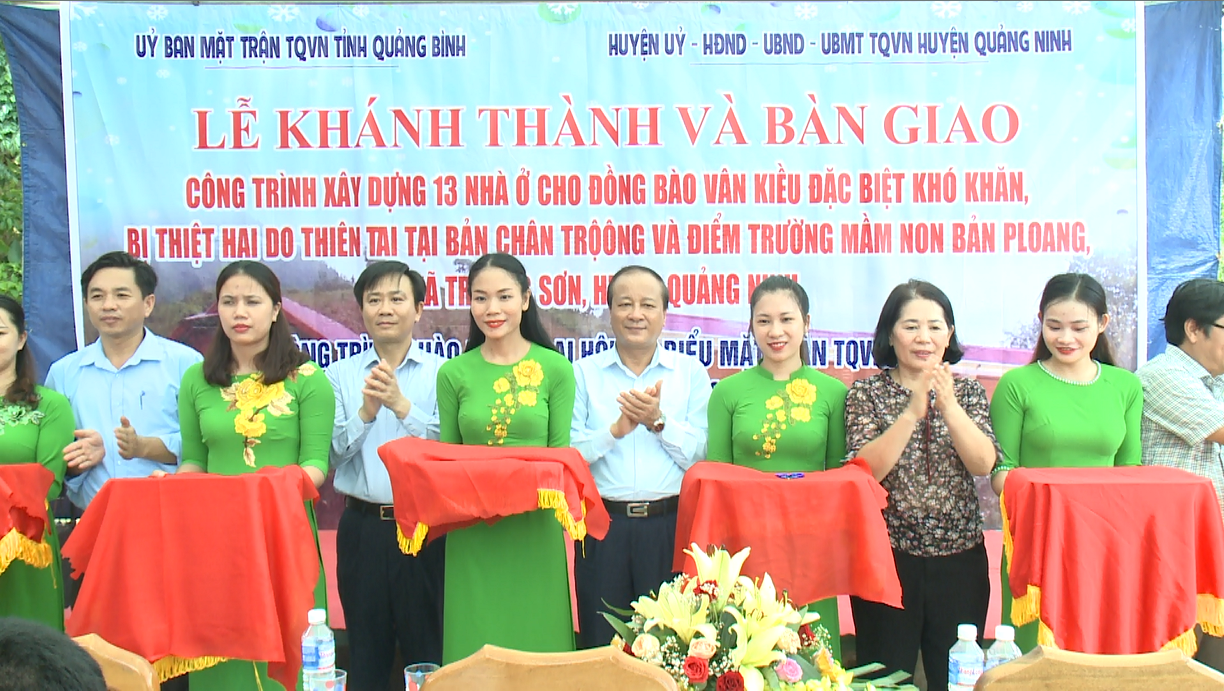 Lễ cắt băng khánh thành trường mầm non Ploang, xã Trường Sơn (Quảng Ninh)