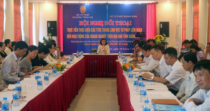 Các đại biểu tham dự hội nghị.