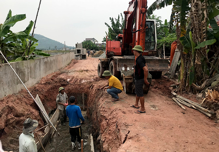 Phong trào tự nguyện hiến đất, vườn phục vụ thi công làm đường giao thông, thủy lợi ngày càng lan tỏa trên địa bàn tỉnh.