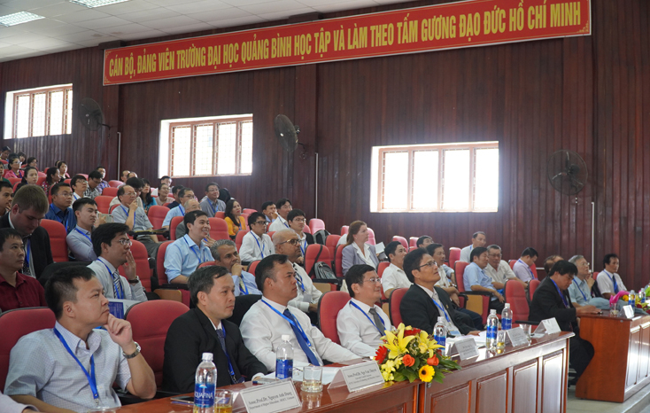 Các đại biểu tham dự hội nghị.