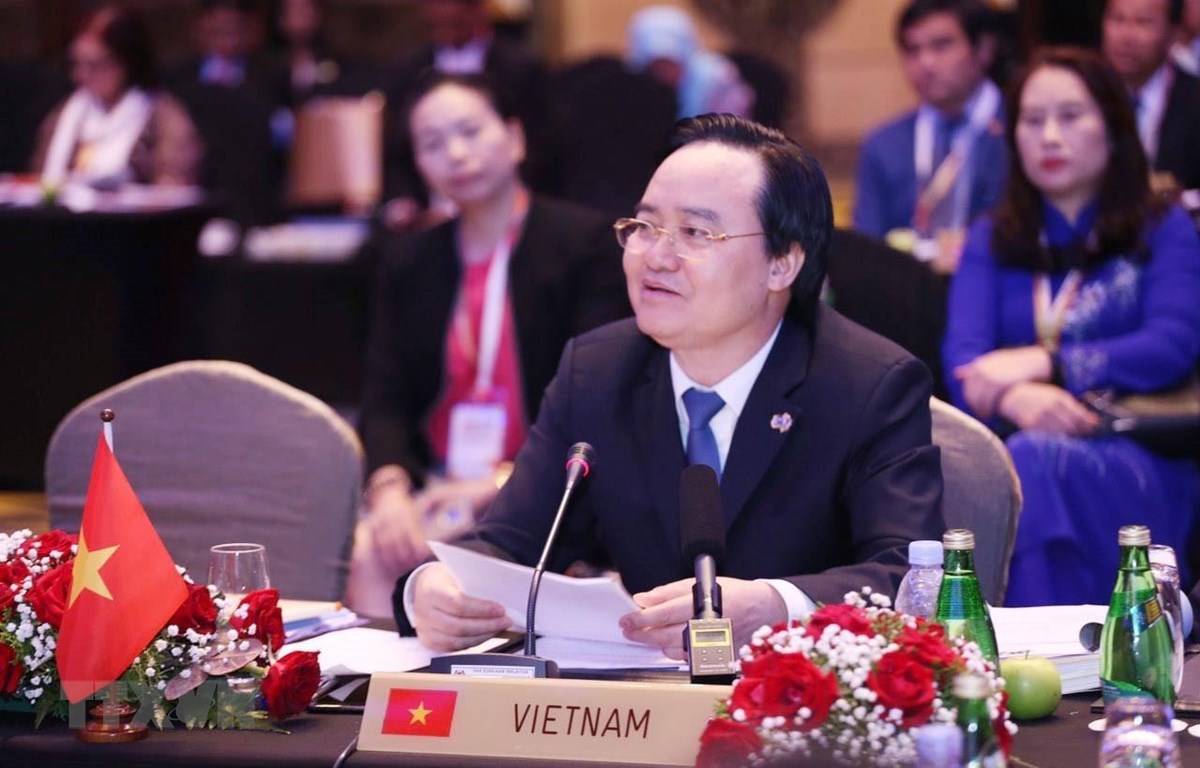 Bộ trưởng Phùng Xuân Nhạ phát biểu tại hội nghị. (Ảnh: Hoàng Nhương/TTXVN)