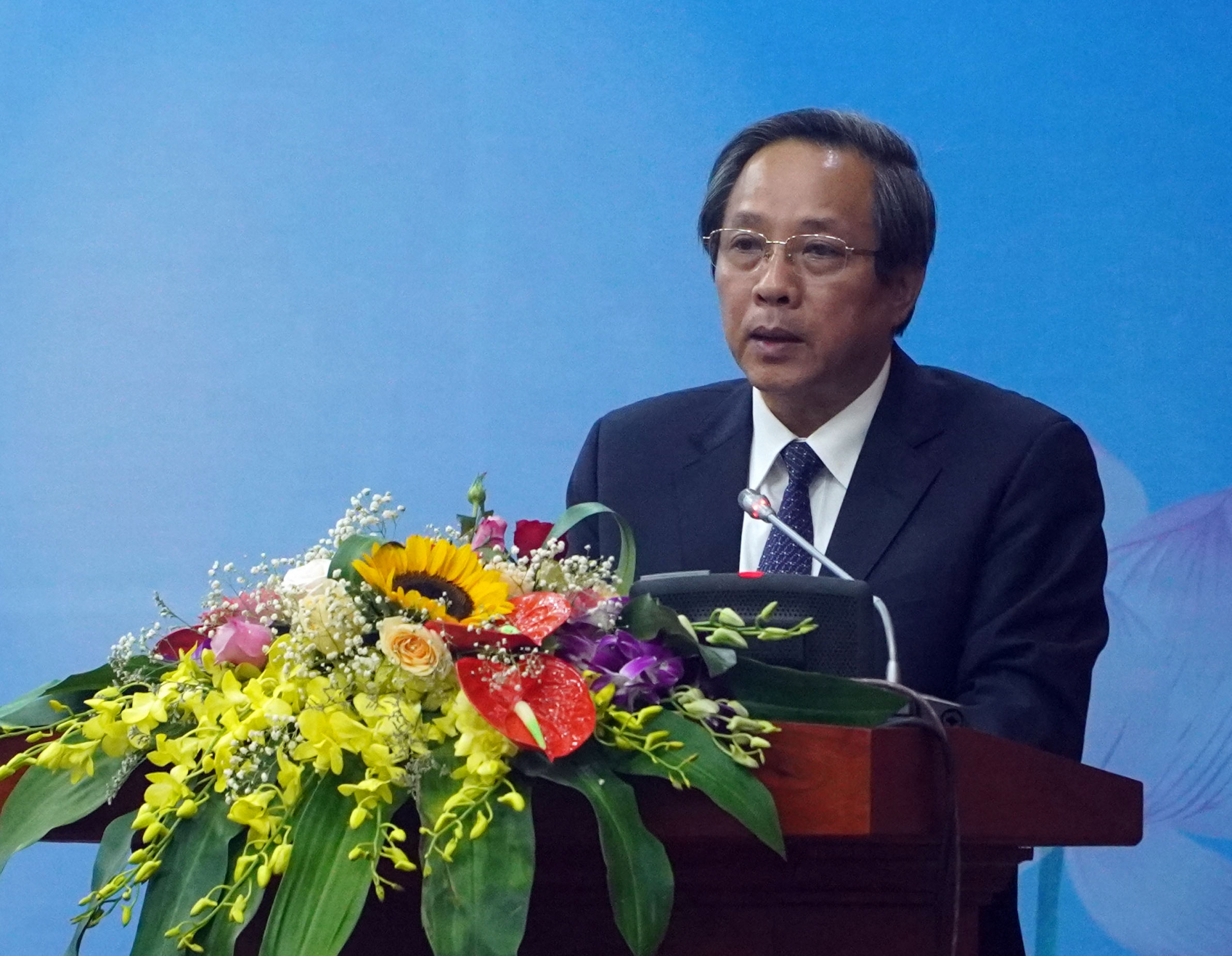 Đồng chí Hoàng Đăng Quang, Uỷ viên Trung ương Đảng, Bí thư Tỉnh uỷ, Chủ tịch HĐND tỉnh phát biểu chào mừng hội thảo