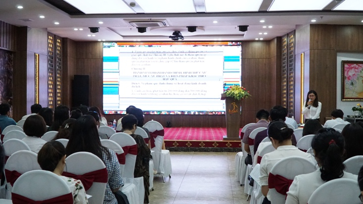 Đại diện thanh tra Sở Du lịch phổ biến Nghị định 45/2019/NÐ-CP của Chính phủ.