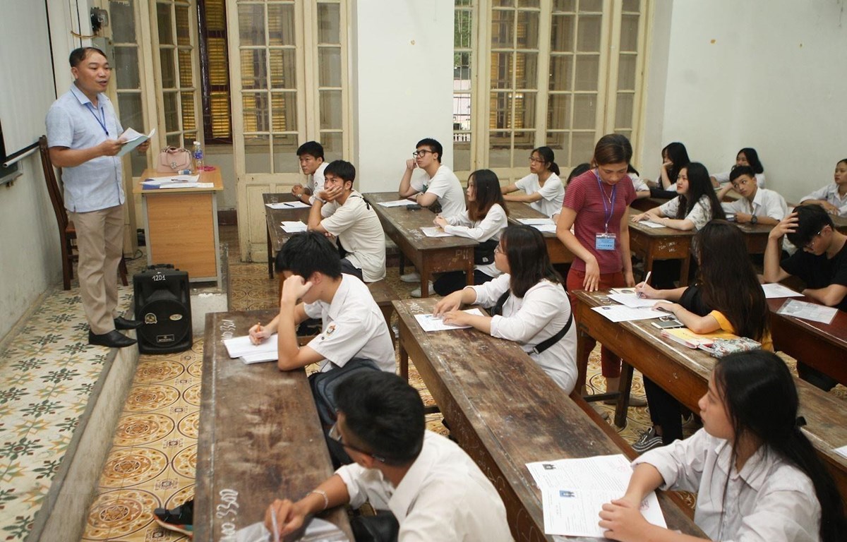 Các thí sinh tham dự Kỳ thi THPT quốc gia năm 2019 tại Hội đồng thi trường THPT Trần Phú (Hà Nội). (Ảnh: Thanh Tùng/TTXVN)