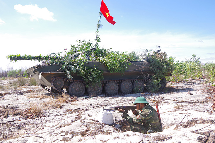 Huấn luyện thực binh “Đánh địch đổ bộ đường biển”. Ảnh: Thanh Sơn
