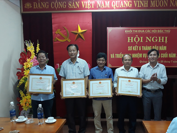Thực hiện tốt các phong trào thi đua yêu nước, ngày càng có nhiều tập thể, cá nhân được nhận Bằng khen của Chủ tịch UBND tỉnh