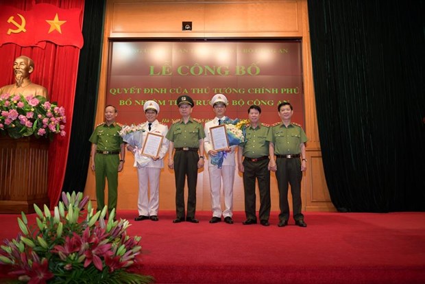 Thừa ủy quyền của Thủ tướng Chính phủ, Bộ trưởng Tô Lâm trao Quyết định bổ nhiệm chức vụ Thứ trưởng Bộ Công an đối với Trung tướng Lương Tam Quang và Thiếu tướng Nguyễn Duy Ngọc.