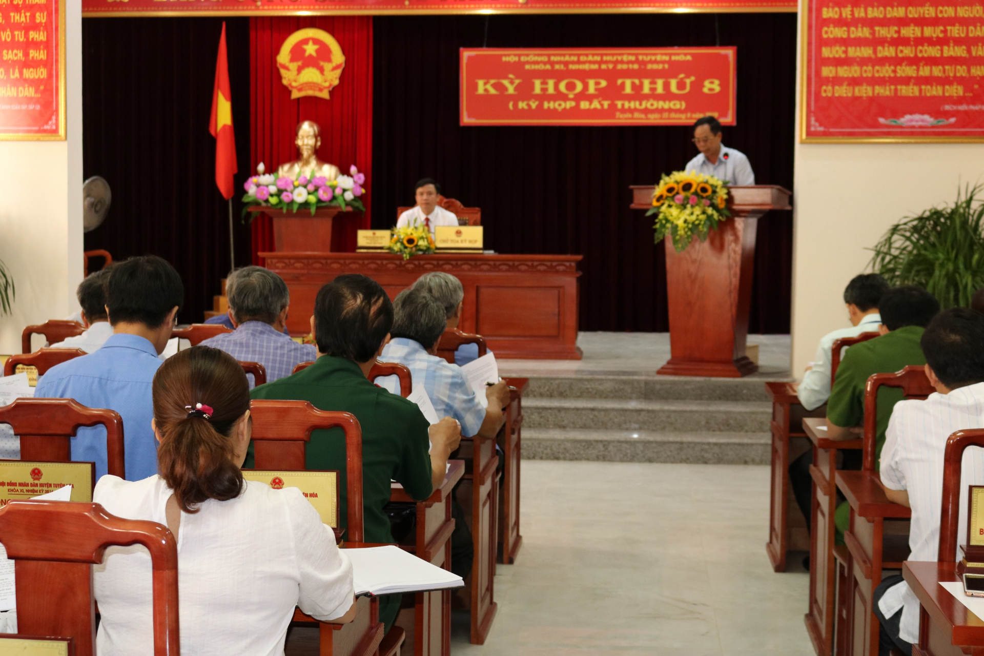 Kỳ họp thứ 8, HĐND huyện Tuyên Hóa khóa XI, nhiệm kỳ 2016-2021.
