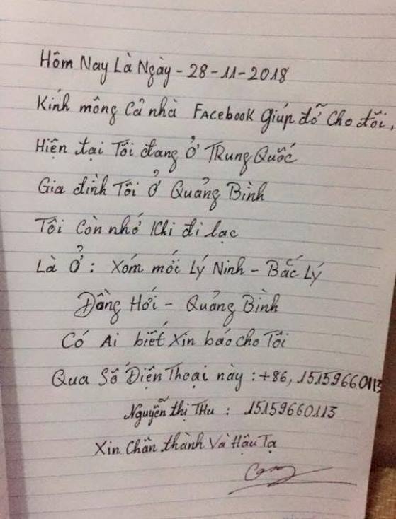  Chị Nguyễn Thị Thu viết thông tin lên giấy, nhờ người đồng hương chia sẻ lên facebook cá nhân.