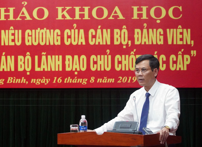 Đồng chí Phó Bí thư Thường trực Tỉnh ủy phát biểu tại hội thảo