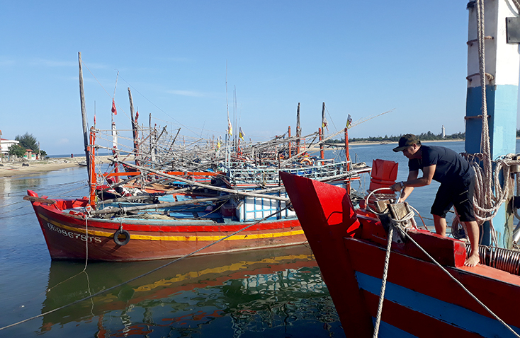Ngư dân Quảng Phúc, TX. Ba Đồn chuẩn bị vươn khơi bám biển.