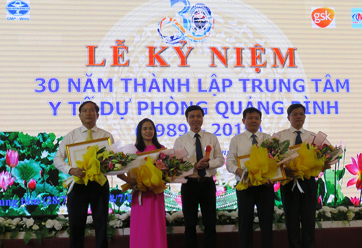  Thực hiện hiệu quả các phong trào thi đua yêu nước, nhiều tập thể, cá nhân của Trung tâm YTDP tỉnh được nhận bằng khen của Chủ tịch UBND tỉnh. 