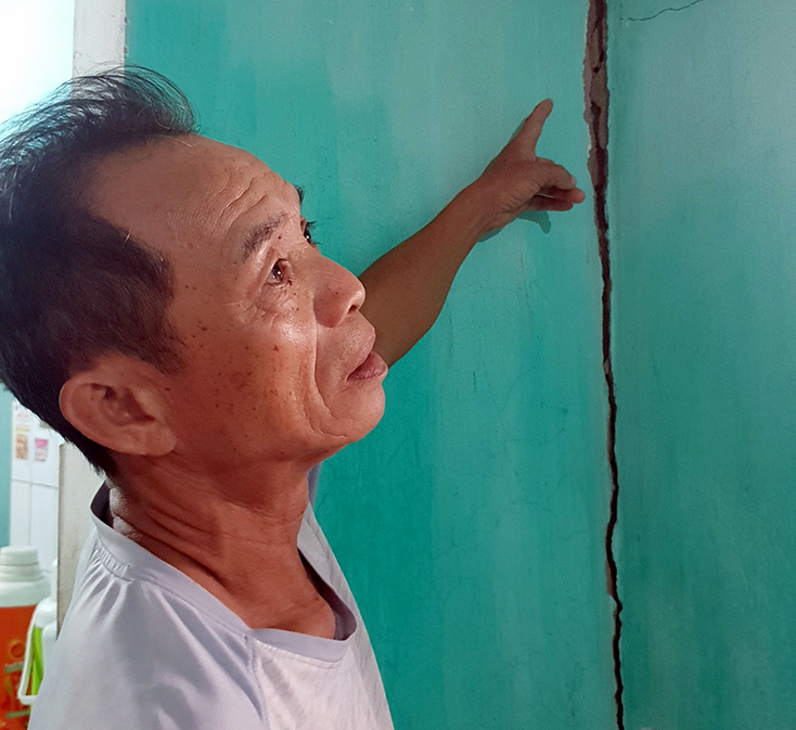 Nhà ông Hoàng Văn Thanh bị ảnh hưởng vì quá trình thi công.
