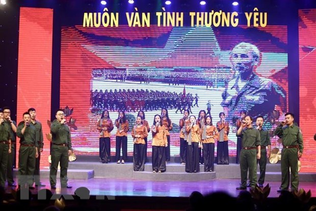 Chương trình nghệ thuật tại điểm cầu Hà Nội. (Ảnh: Minh Quyết/TTXVN)