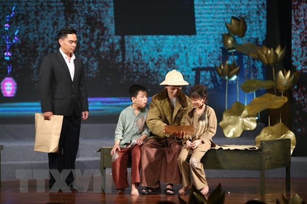 Chương trình nghệ thuật tại điểm cầu Hà Nội. (Ảnh: Minh Quyết/TTXVN)