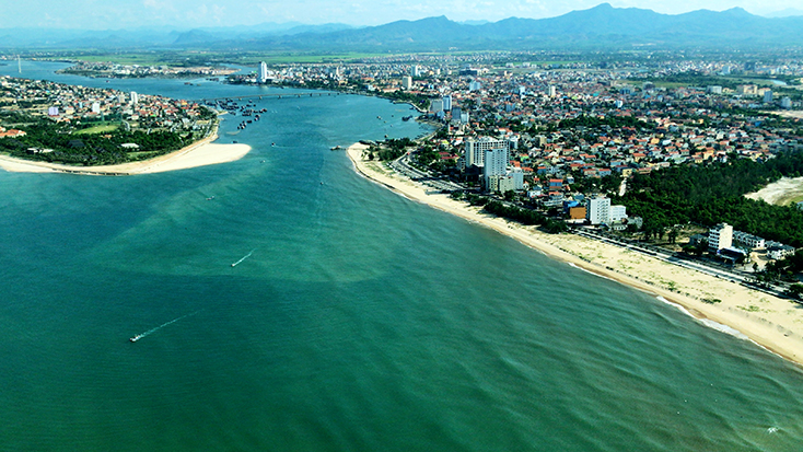 Cửa sông Nhật Lệ.