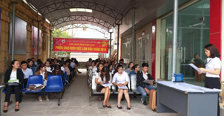  Sở LĐ-TB-XH đã thông qua việc tổ chức sàn giao dịch để hỗ trợ tạo việc làm cho người lao động tại các địa phương bị ảnh hưởng sự cố môi trường biển. 