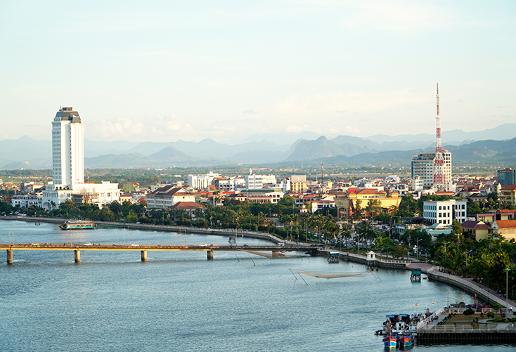 Bên bờ Nhật Lệ. Ảnh: Tiến Hành