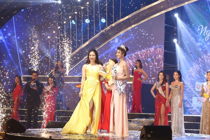 Thí sinh Trần Ngọc Huyền đăng quang Người đẹp du lịch Quảng Bình 2019.
