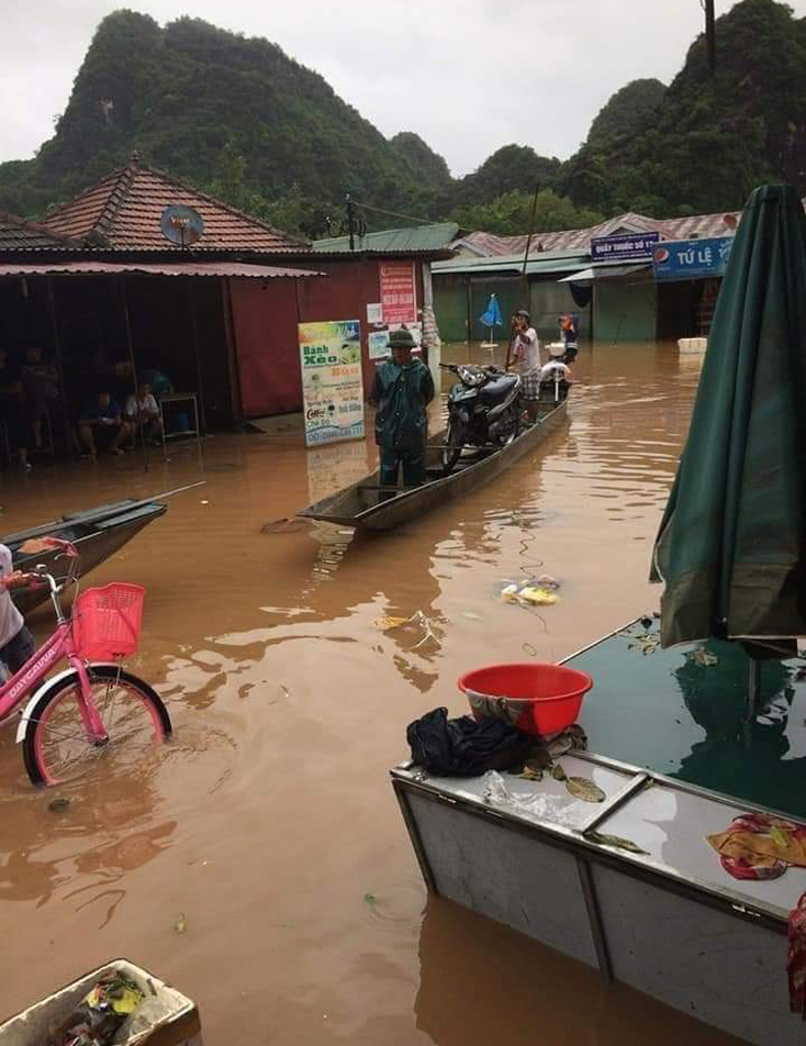Khu vực chợ Sơn Trạch ngập hoàn toàn