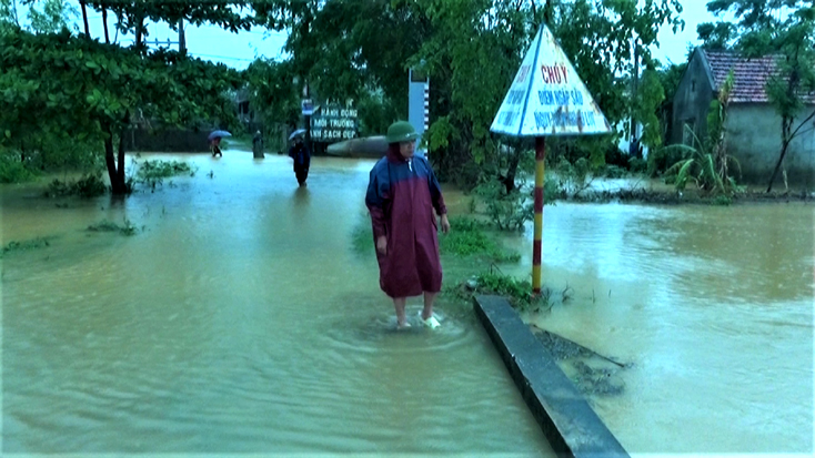 Mưa lũ làm chia cắt giao thông nhiều thôn, bản trên địa bàn huyện Quảng Ninh.