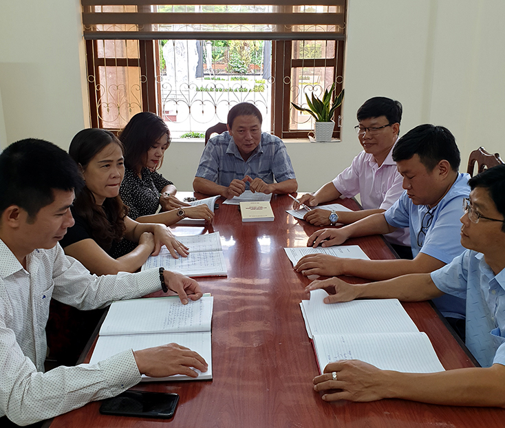 Các chi bộ trực thuộc Đảng bộ Trường Chính trị tỉnh duy trì đều dặn các buổi sinh hoạt chi bộ theo định kỳ.