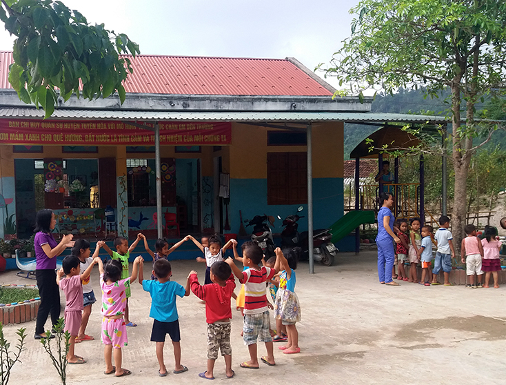 Lớp học mầm non của con em người Mã Liềng, bản Chuối xã Lâm Hóa, huyện Tuyên Hóa. 