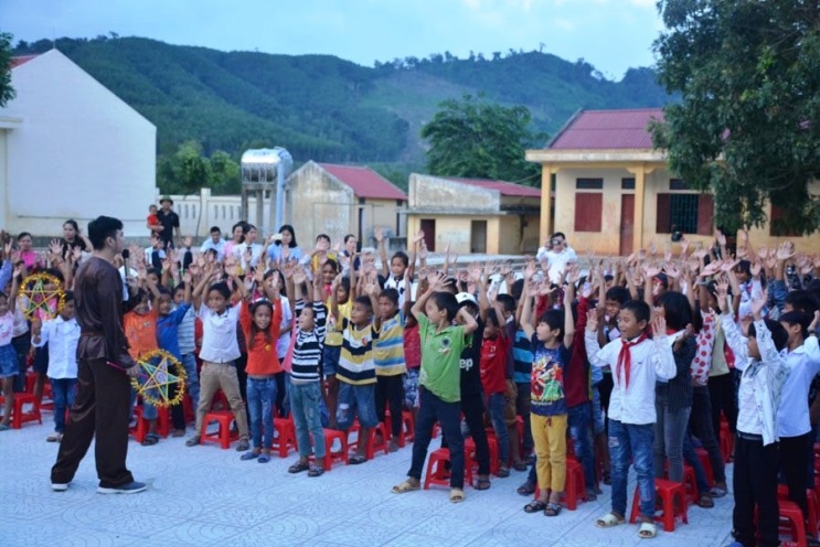 Tổ chức chương trình văn nghệ đón Tết Trung thu cho các em nhỏ