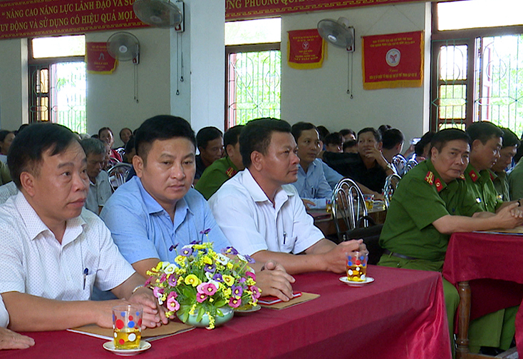 Đông đảo cán bộ và nhân dân trên địa bàn đã đến dự.