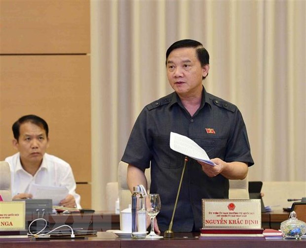 Hop Uy ban Thuong vu Quoc hoi: Kho tang dai bieu Quoc hoi chuyen trach hinh anh 2Chủ nhiệm Ủy ban Pháp luật của Quốc hội Nguyễn Khắc Định trình bày Báo cáo thẩm tra về dự án Luật sửa đổi, bổ sung một số điều của Luật Tổ chức Quốc hội. (Ảnh: Văn Điệp/TTXVN)