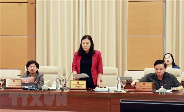 Can nhac quy dinh ve tieu chuan hoa giai vien, doi thoai vien hinh anh 2Chủ nhiệm Ủy ban Tư pháp của Quốc hội Lê Thị Nga trình bày báo cáo thẩm tra dự án Luật Hòa giải, đối thoại tại Tòa án. (Ảnh: Lâm Khánh/TTXVN)