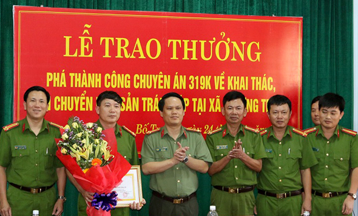 Lãnh đạo Công an tỉnh thưởng nóng Ban chuyên án.