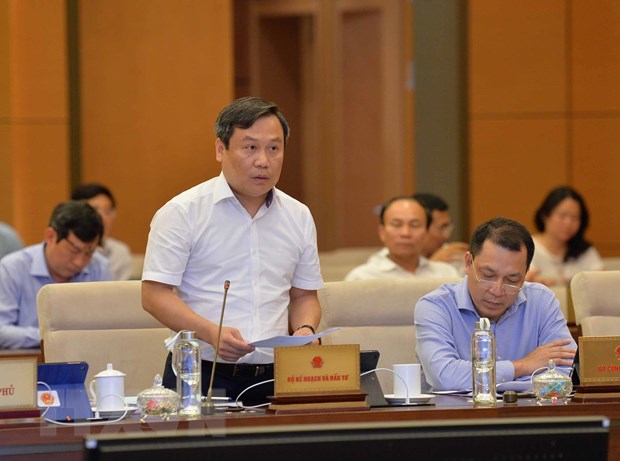 Thứ trưởng Bộ Kế hoạch và Đầu tư Vũ Đại Thắng phát biểu tại phiên họp. (Ảnh: Phương Hoa/TTXVN)