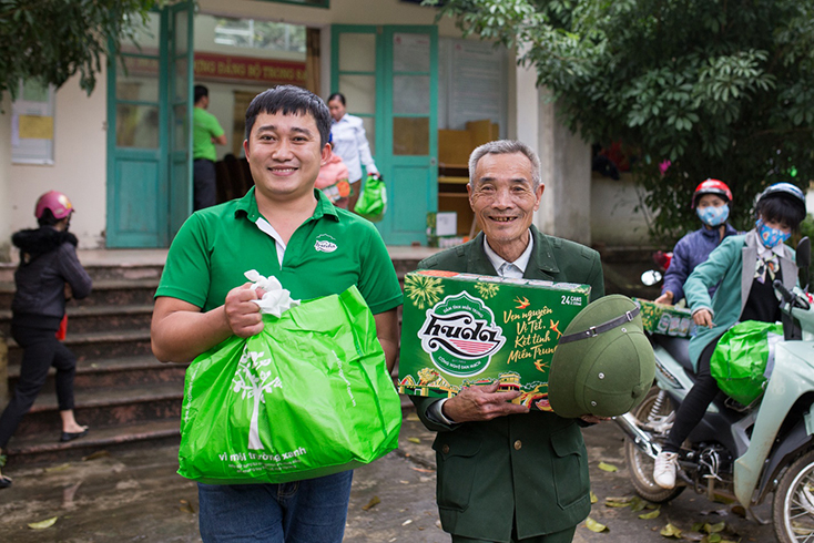 Huda trao tặng hàng nghìn suất quà Tết cho người dân miền Trung dịp xuân Kỷ Hợi 2019.