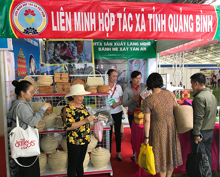 Nhiều sản phẩm nông sản do chị em phụ nữ Quảng Bình sản xuất được người tiêu dùng đón nhận.