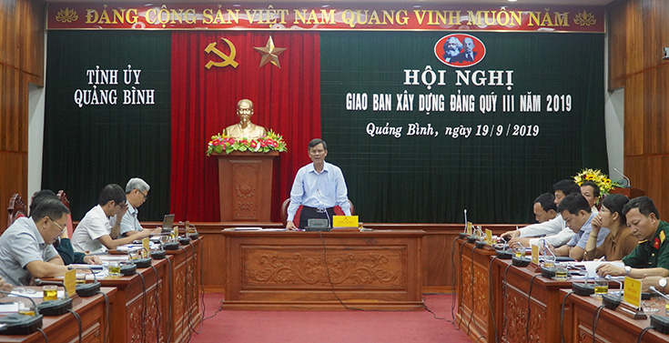 Đồng chí Phó Bí thư Thường trực Tỉnh ủy phát biểu kết luận tại hội nghị