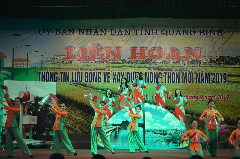 Các tiết mục được các đội dàn dựng công phu, đúng chủ đề