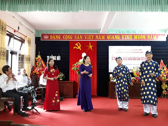 Các nghệ nhân trình diễn hò khoan Lệ Thủy