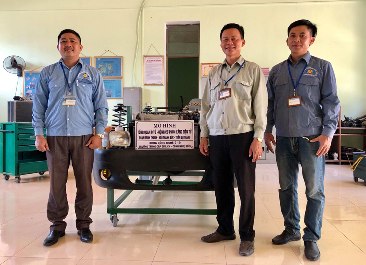  Mô hình Dàn trải máy tính và hệ thống mạng của Trường cao đẳng Kỹ thuật Công-Nông nghiệp Quảng Bình đạt giải ba.