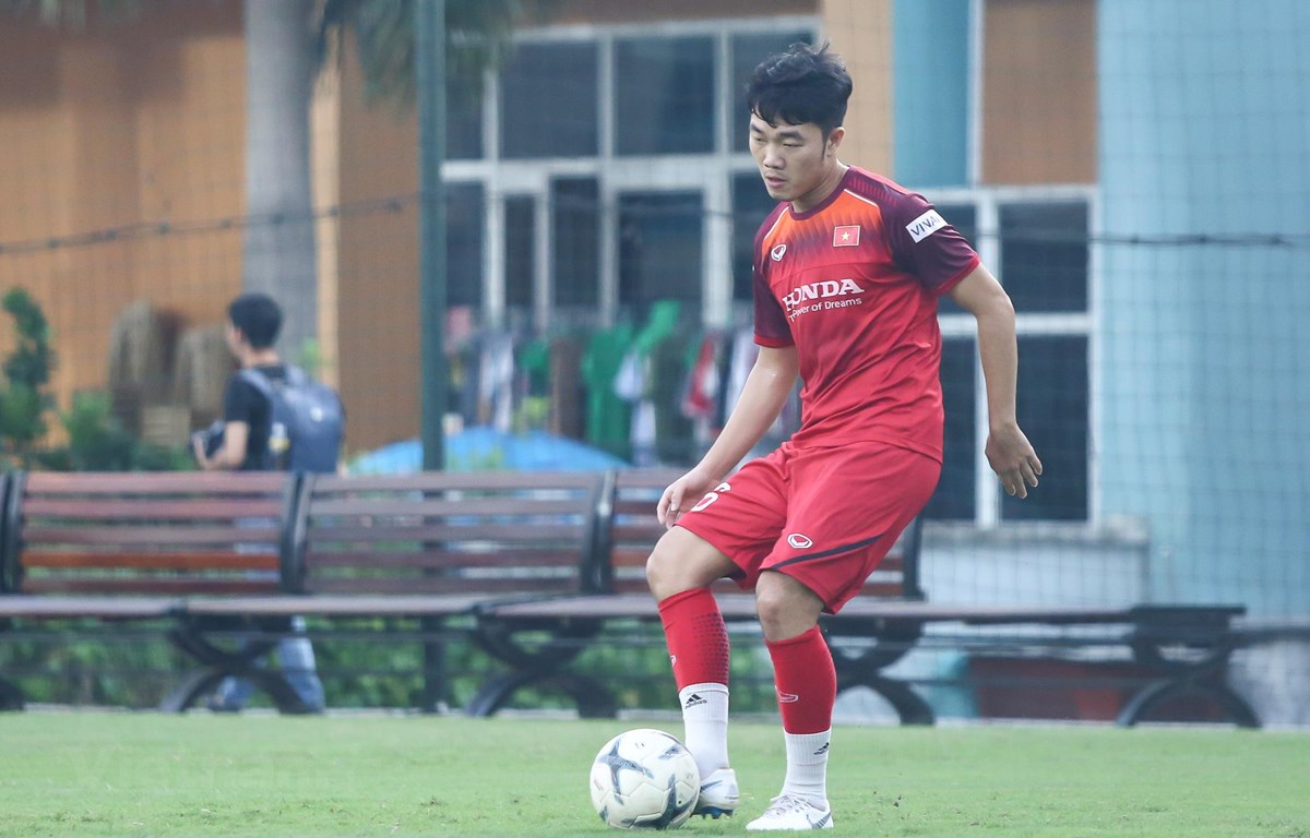 Tiền vệ Xuân Trường gặp chấn thương đứt dây chằng chéo trước sau khi được kiểm tra chụp MRI sáng 1/10. (Ảnh: Nguyên An)