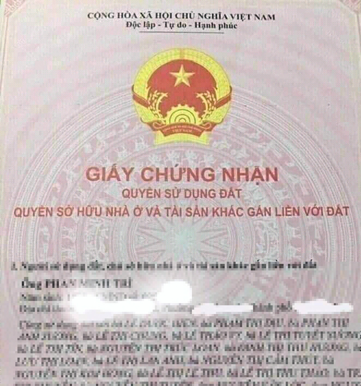 Giấy chứng nhận QSDĐ mới ghi tên đầy đủ các thành viên trong hộ gia đình có quyền sử dụng đất theo Luật Đất đai 2013 và Thông tư số 23/2014/TT-BTNMT của Bộ TN-MT. (Ảnh T.Long)