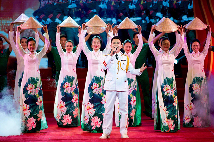 Hoàng Viết Danh luôn “cháy” hết mình với âm nhạc.