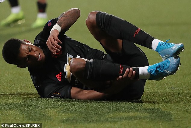 HLV Solskjaer cho rằng MU cần được hưởng quả penalty sau pha bóng Rashford ngã trong vòng cấm. (Ảnh: BPI). 