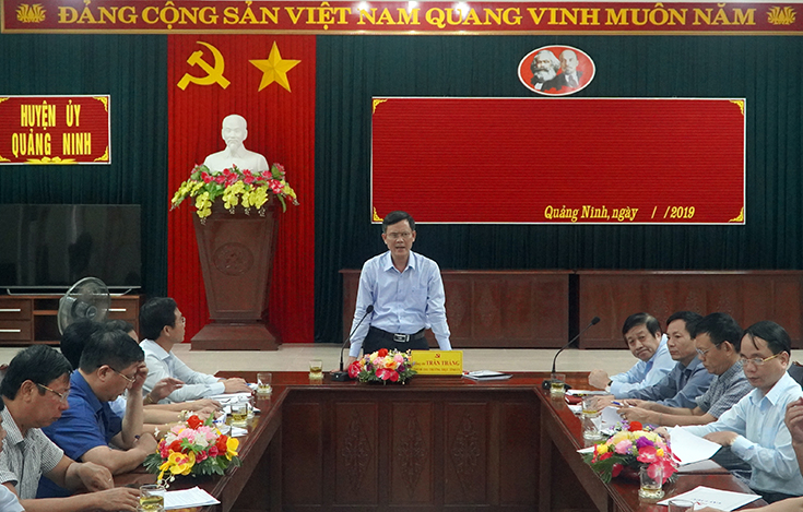 Đồng chí Phó Bí thư Thường trực Tỉnh ủy phát biểu kết luận tại buổi làm việc